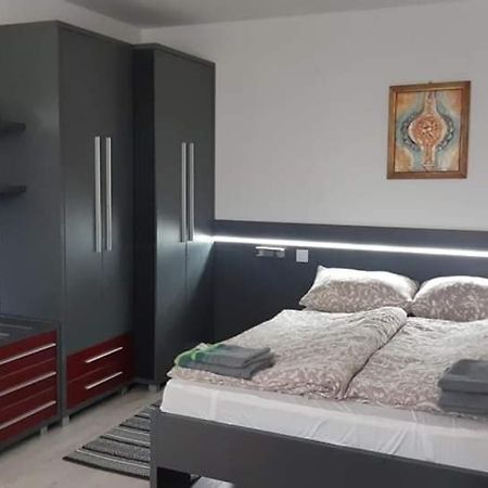 Szoba Konyha Lakas Komárno Εξωτερικό φωτογραφία